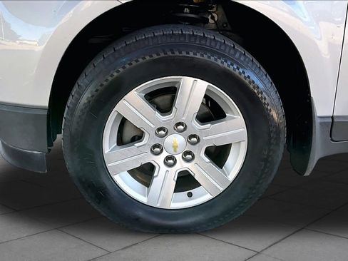 Used 2012 Chevrolet Traverse LT FWD image 9