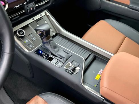 Used 2025 Lexus GX 550 w/ Accessory Package (2T) image 17