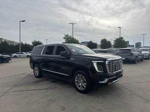 Used 2025 GMC Yukon XL Denali image 3