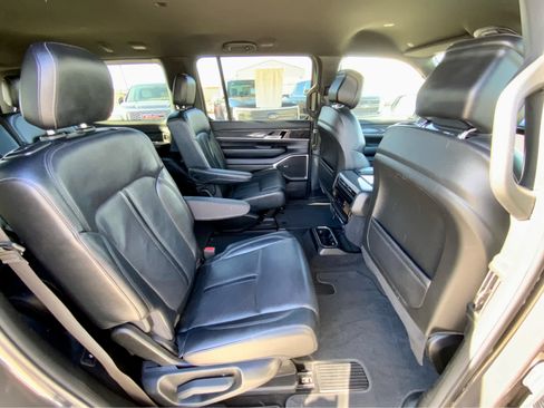Used 2022 Jeep Wagoneer Series III w/ Flexible Seating Group image 21