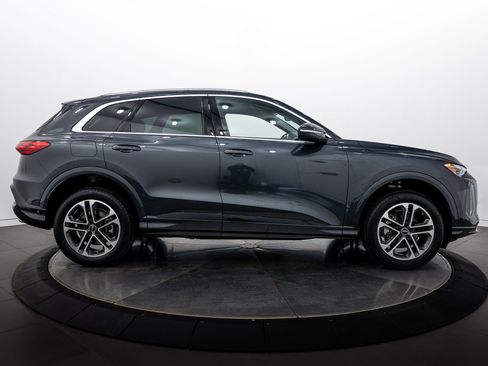 Used 2025 Audi Q5 Premium w/ Convenience Package AWD/4WD image 3