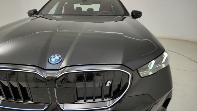 Used 2027 BMW i5 eDrive40 w/ M Sport Package RWD image 25