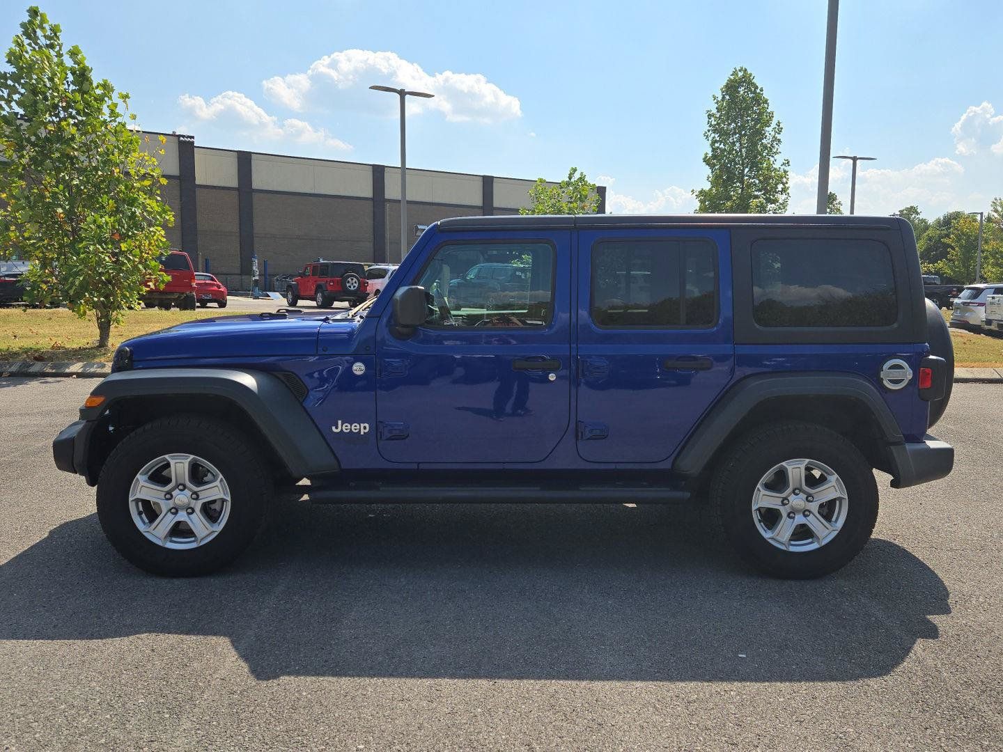 Used 2018 Jeep Wrangler Unlimited Sport S AWD/4WD image 4