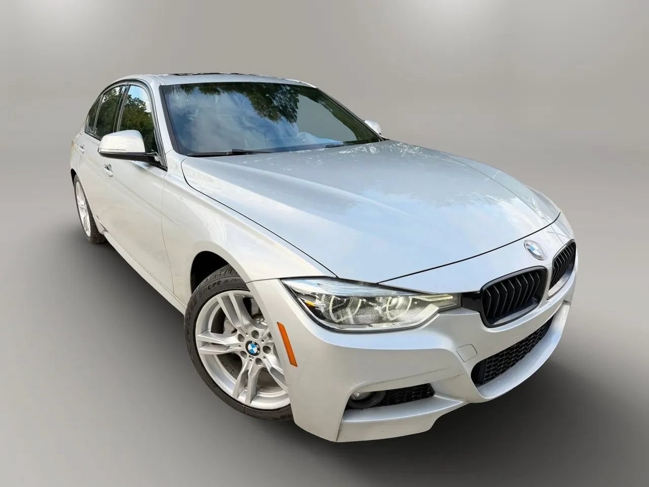 Used 2018 BMW 330i Sedan w/ M Sport Package RWD image 2