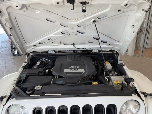 Used 2012 Jeep Wrangler Unlimited Sahara w/ Connectivity Group image 38