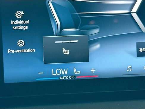 Certified 2025 BMW 230i Coupe w/ Convenience Package image 20