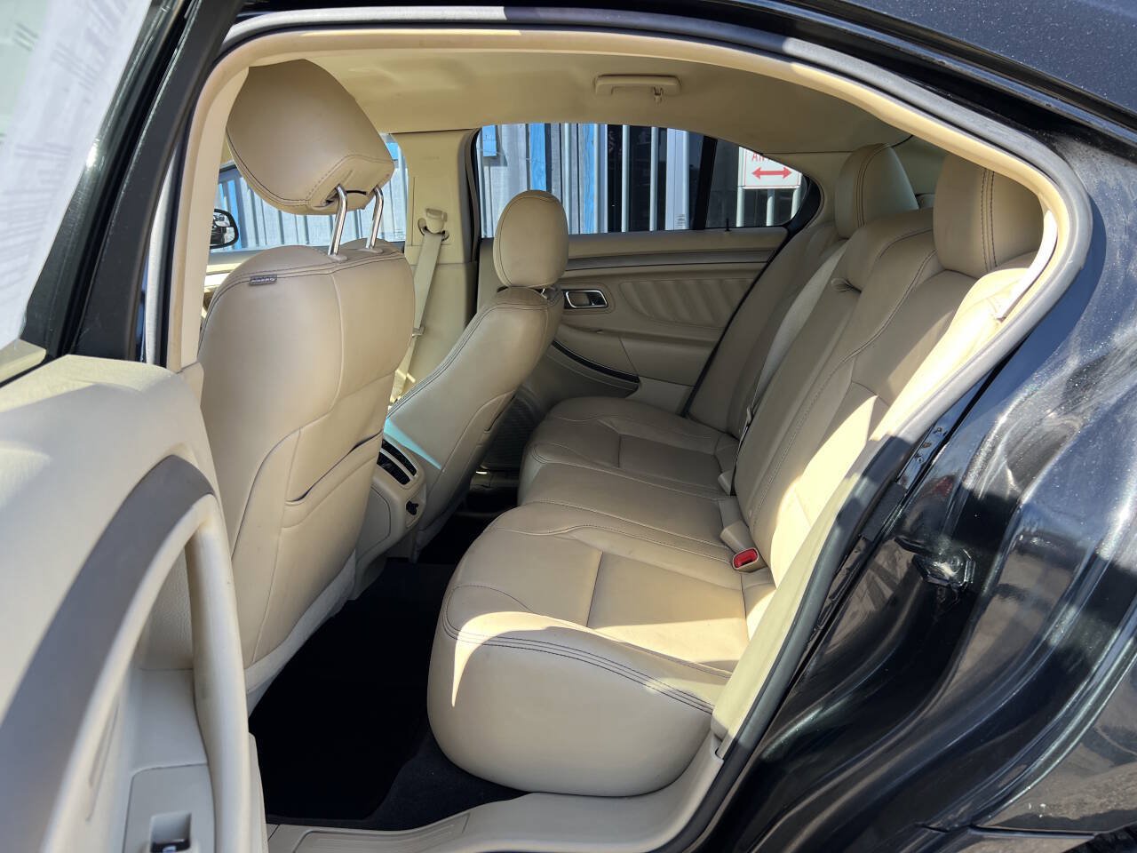 Used 2013 Ford Taurus SEL FWD image 11