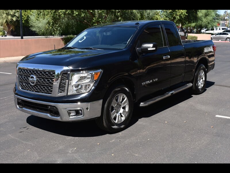 Used 2018 Nissan Titan SV w/ SV Convenience Package RWD image 3