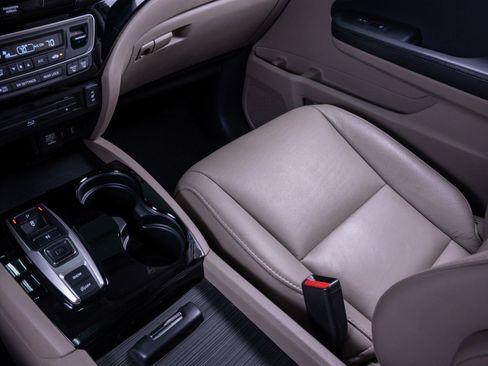 Used 2018 Honda Pilot Touring image 29