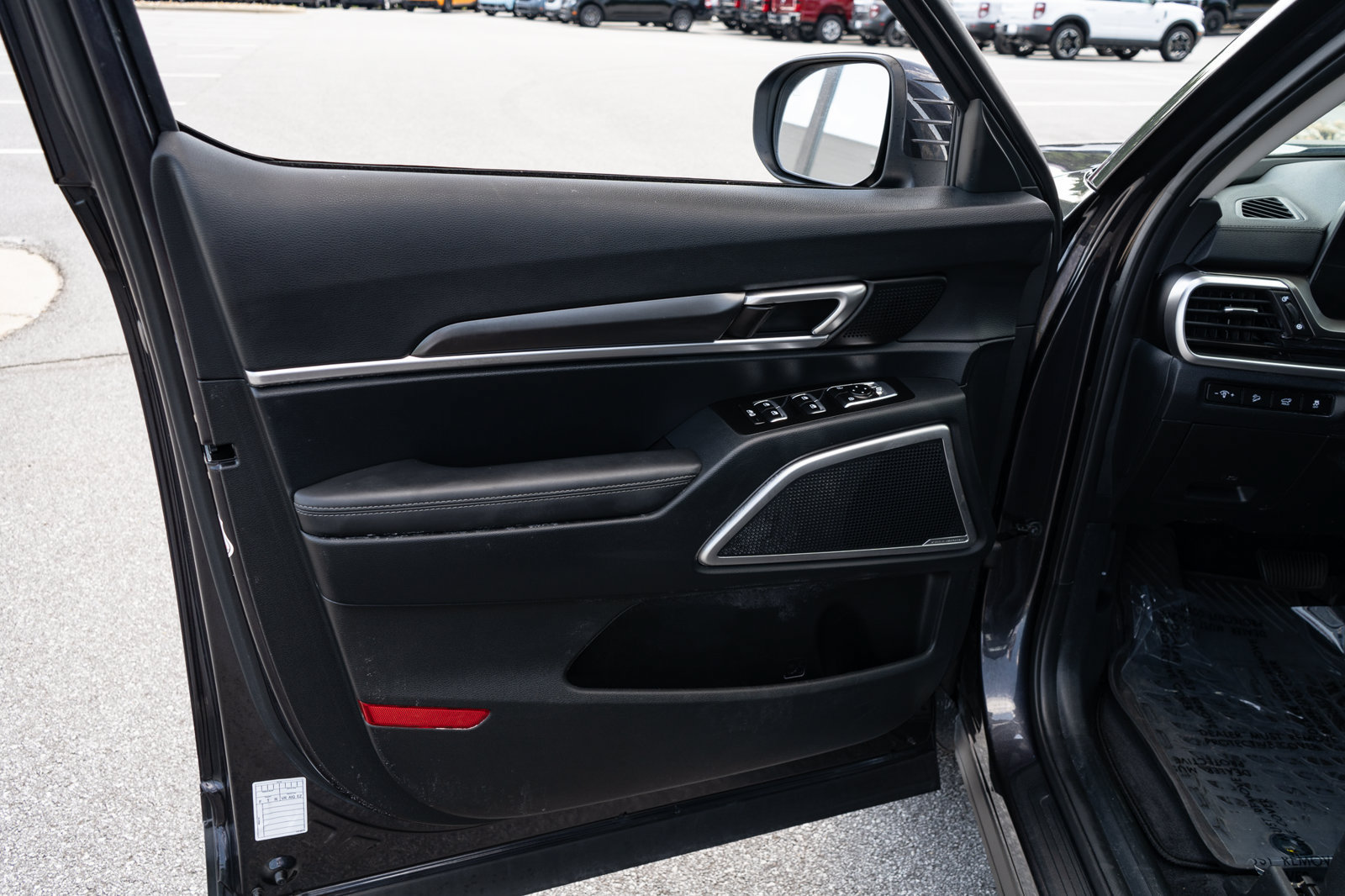 Used 2025 Kia Telluride S FWD image 17