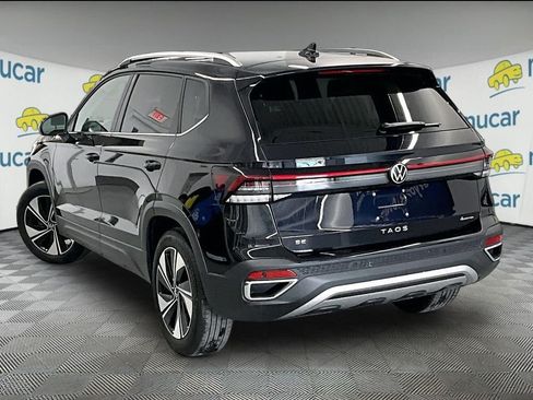 Used 2025 Volkswagen Taos SE AWD/4WD image 3