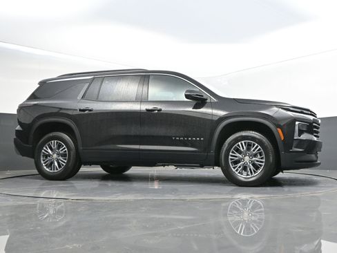 New 2026 Chevrolet Traverse LT w/ Driver Confidence Package AWD/4WD image 38