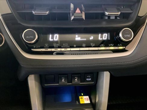 Used 2023 Toyota Corolla Cross XLE image 34