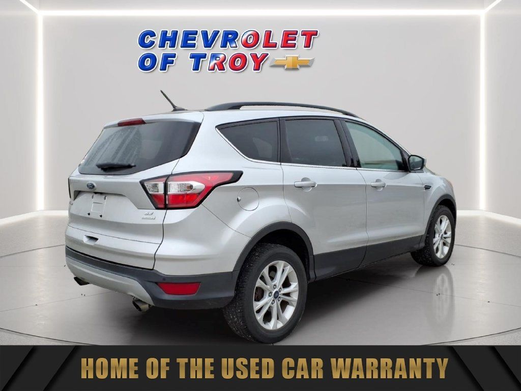Used 2017 Ford Escape SE w/ Equipment Group 201A FWD image 9
