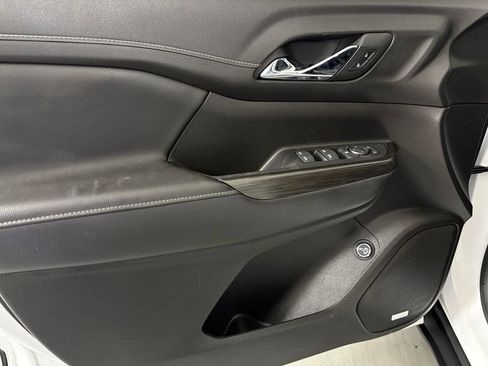 Used 2023 GMC Acadia SLT FWD image 16