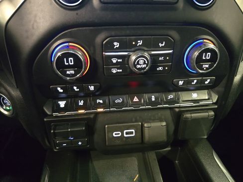 Used 2022 Chevrolet Silverado 2500 LTZ w/ LTZ Premium Package image 16