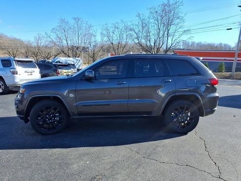 Used 2021 Jeep Grand Cherokee Laredo X image 19