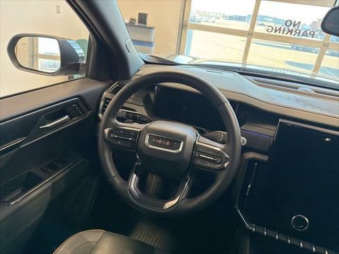 Used 2025 GMC Acadia AT4 w/ LPO, Floor Liner Package AWD/4WD image 32