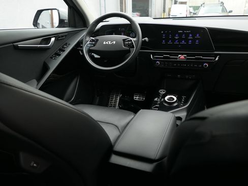 Certified 2023 Kia Niro SX Touring FWD image 24