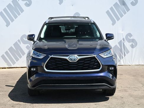 Used 2020 Toyota Highlander Limited FWD image 2