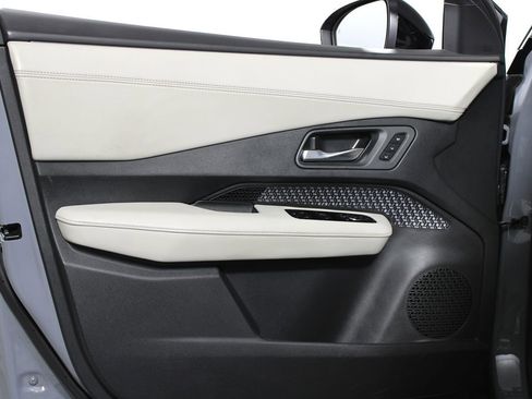 Used 2024 Nissan Ariya FWD image 6