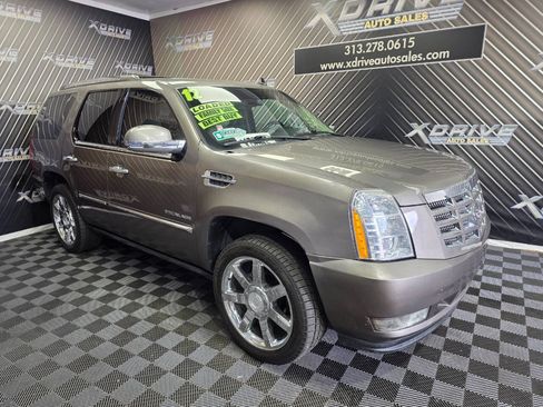 Used 2012 Cadillac Escalade Luxury RWD image 8