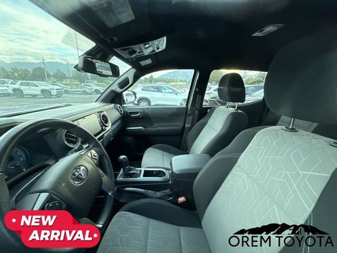 Used 2021 Toyota Tacoma TRD Off-Road w/ Technology Package AWD/4WD image 20