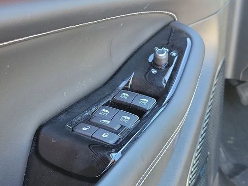 Used 2023 Jeep Grand Cherokee Overland w/ Luxury Tech Group IV image 19