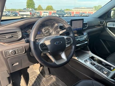 Used 2021 Ford Explorer Limited w/ Equipment Group 301A AWD/4WD image 10