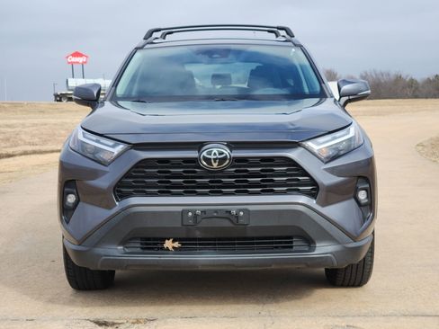 Used 2022 Toyota RAV4 XLE Premium image 6