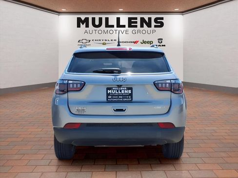 Used 2022 Jeep Compass Latitude AWD/4WD image 5