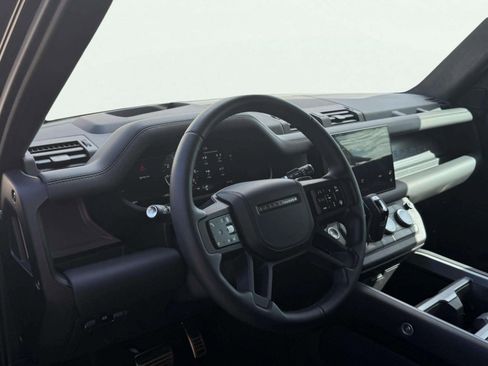 Used 2025 Land Rover Defender 110 V8 image 8