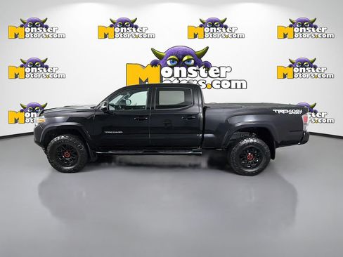 Used 2020 Toyota Tacoma TRD Sport AWD/4WD image 8