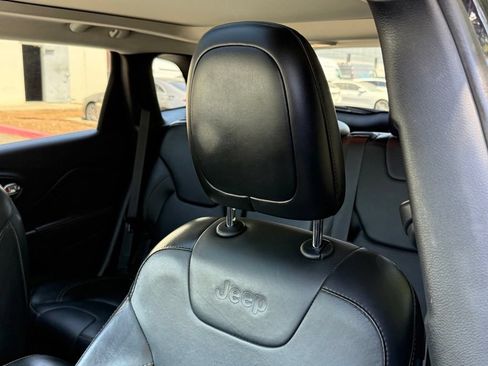 Used 2016 Jeep Cherokee Limited w/ Trailer Tow Group AWD/4WD image 3