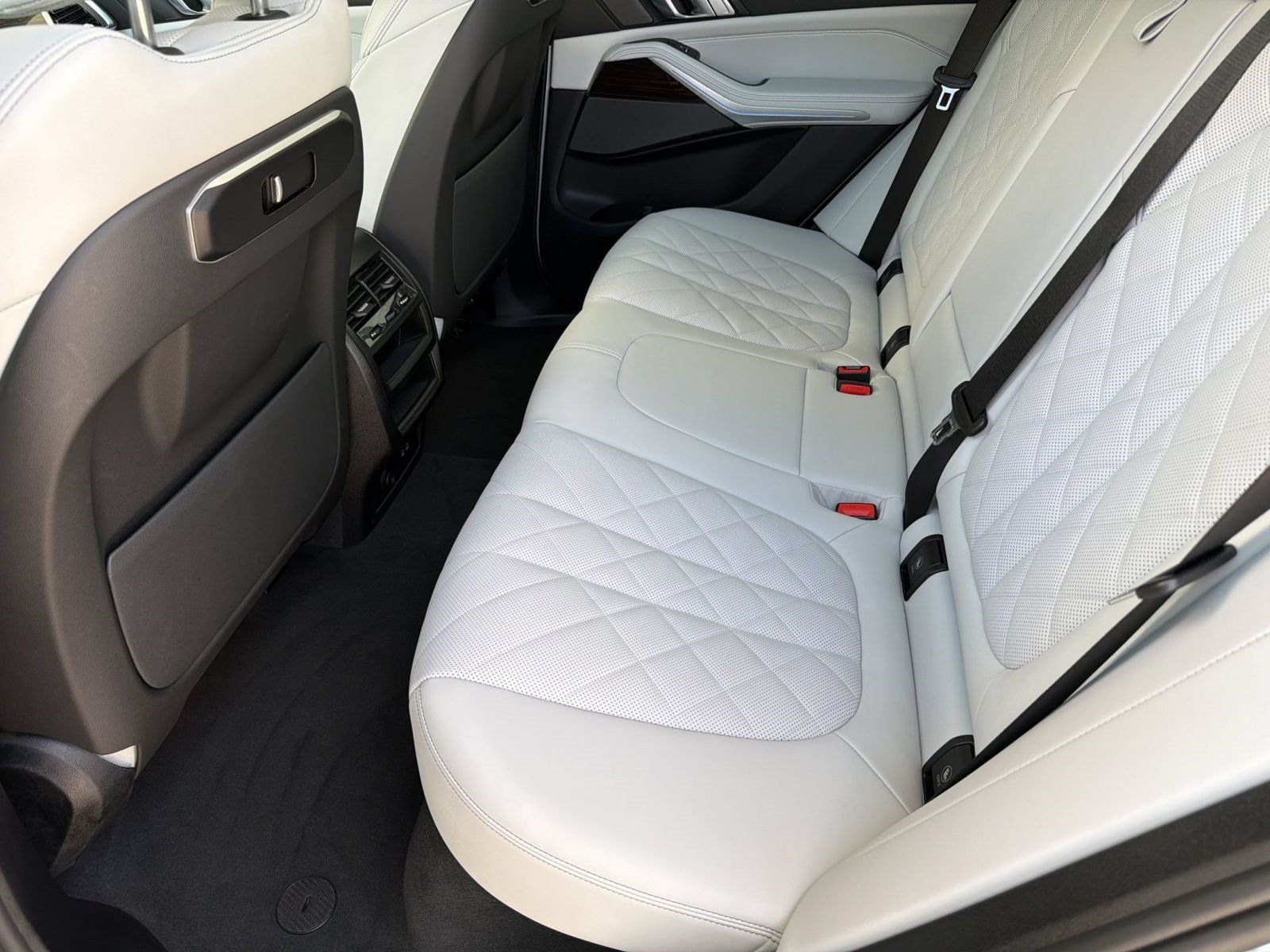 Used 2026 BMW X5 xDrive50e AWD/4WD image 23