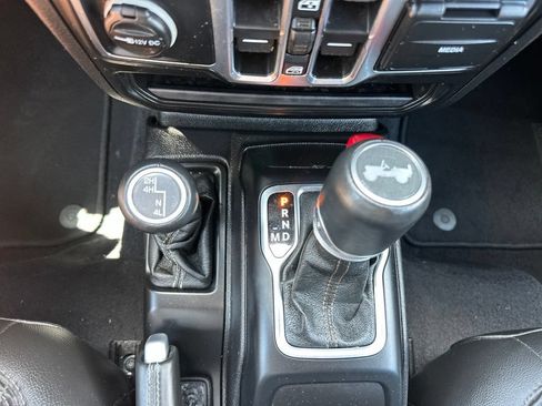 Used 2021 Jeep Wrangler Unlimited Sahara AWD/4WD image 33