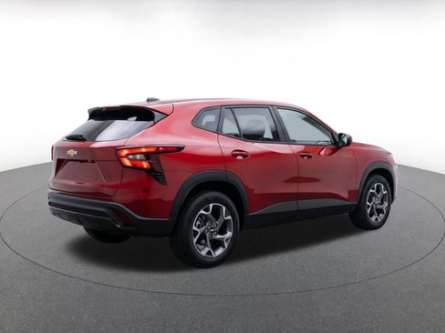 Used 2025 Chevrolet Trax LT FWD image 7