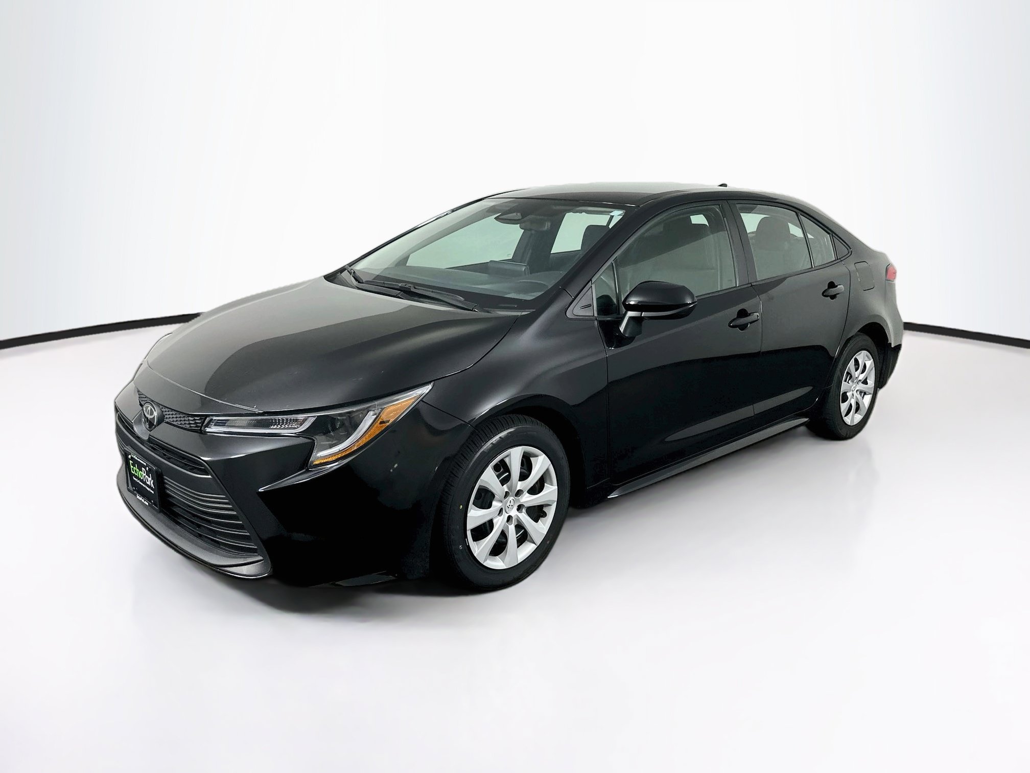 Used 2025 Toyota Corolla LE FWD image 3
