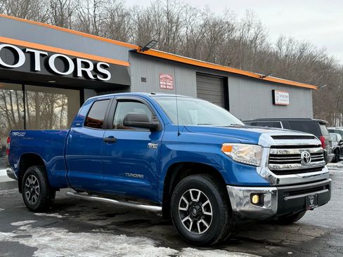 Used 2017 Toyota Tundra SR5 w/ TRD Off Road Package image 32