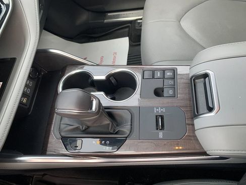 Used 2023 Toyota Highlander Platinum image 25