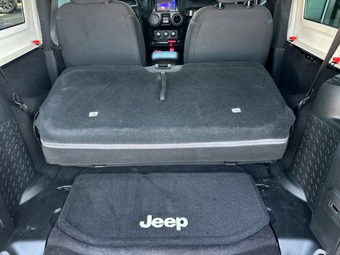 Used 2017 Jeep Wrangler Sport w/ Quick Order Package 24S AWD/4WD image 12