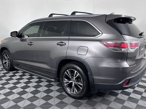 Used 2016 Toyota Highlander XLE image 6