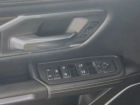 Used 2025 RAM 1500 Laramie AWD/4WD image 19