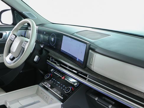 Used 2025 Hyundai Santa Fe Limited FWD image 28