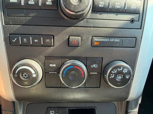 Used 2011 Chevrolet Traverse LT FWD image 15