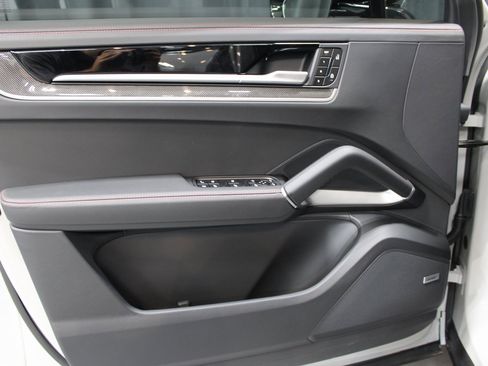 New 2025 Porsche Cayenne Turbo image 25