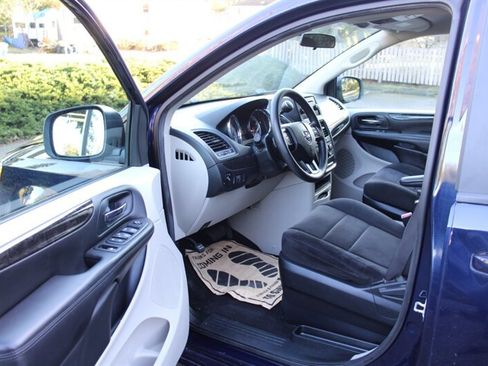 Used 2012 Dodge Grand Caravan SE image 5