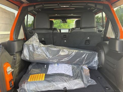 New 2025 Jeep Wrangler Unlimited Rubicon 392 image 14