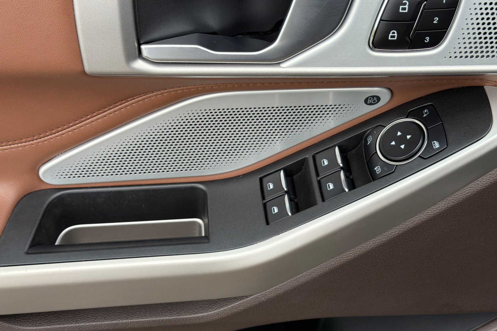 Used 2023 Ford Explorer King Ranch w/ Technology Package AWD/4WD image 17