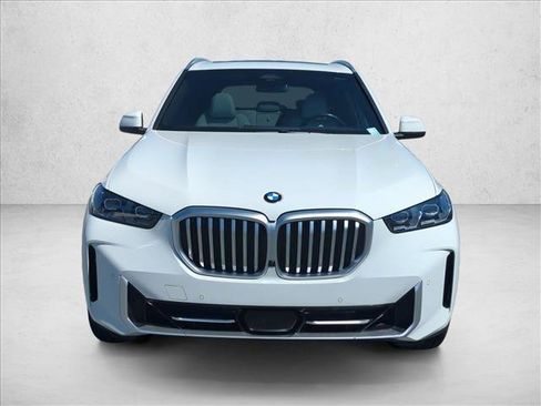 Used 2024 BMW X5 sDrive40i w/ Premium Package RWD image 2